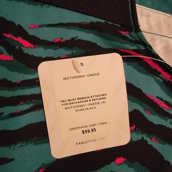 Fabletics Motion365+ Onesie XL NWT Roar/ Black - Picture 8 of 10